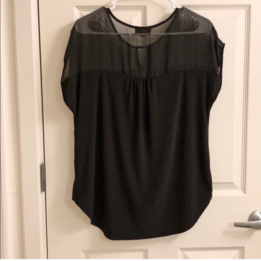 🐝 Black top / sheer top
